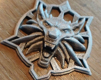 The witcher medallion + embleem (wolf, cat of griffin), je krijgt beide per bestelling!