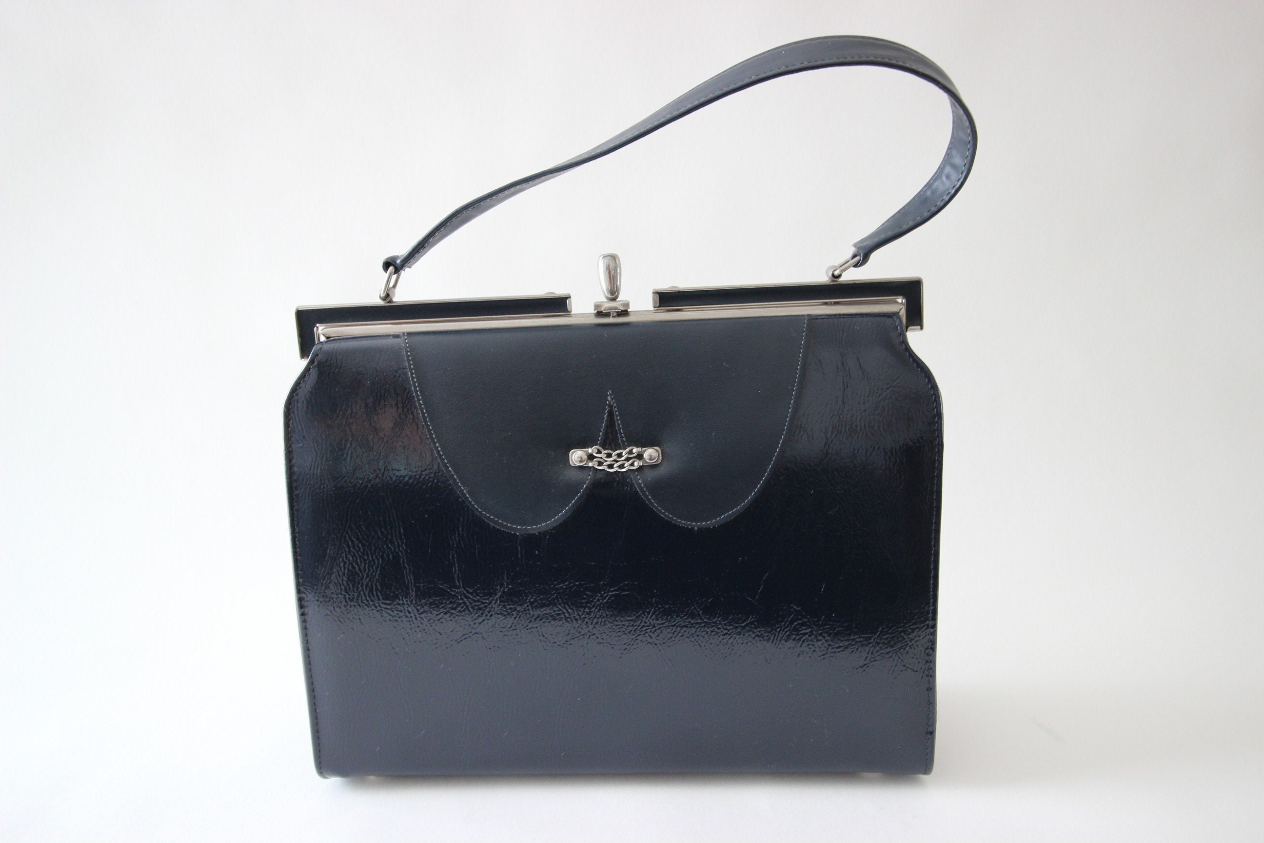 Delvaux Tempête MM Vegetal Crispy Calf ○ Labellov ○ Buy and Sell Authentic  Luxury