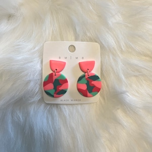 Pink and green colorblock round earrings