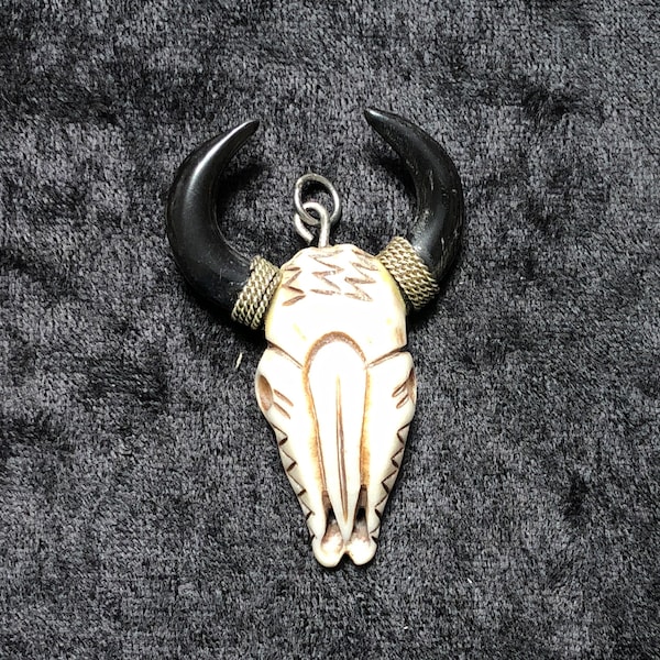 Hand Carved Cattle Bone Long Horn Skull Pendants, Southwest Charm 1 pc