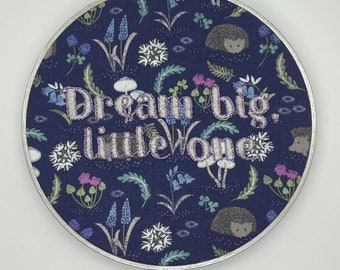 Dream big little one, decoración, vivero, bordado a mano, bordado, bosque, bosque