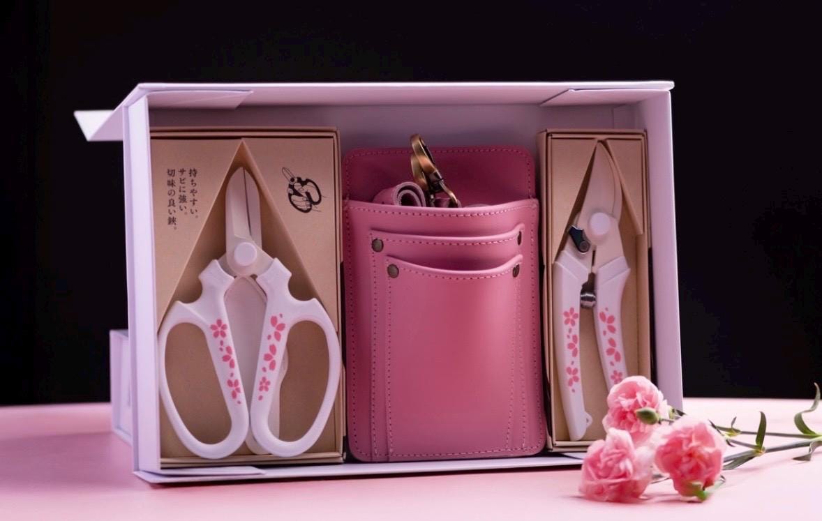 sakura★shop Sakagen Japanese Florist Tool Set: Sakura Scissors, Pink Leather