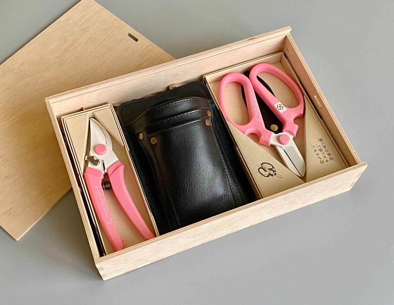 Trousse à outils pour fleuriste Sakagen : ciseaux japonais, sécateur et ceinture en cuir