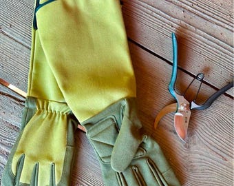 Thorn Proof Gardening Gloves: Long Forearm Protection