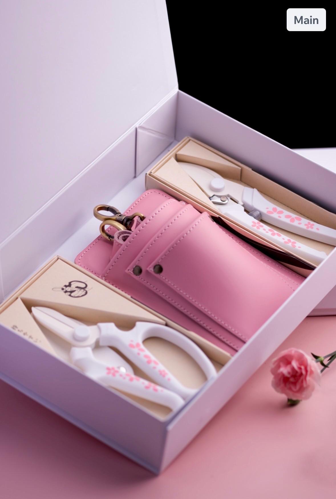 Sakagen Japanese Florist Tool Set: Sakura Scissors, Pink Leather
