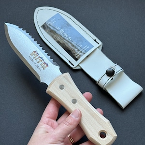 HORI HORI Cuchillo japonés de acero inoxidable y funda de cuero, 26 cm (10,5”), Ken Katabami Hori Hori, herramienta de jardinería de Japón.