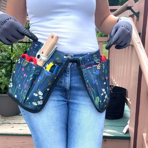 Floral Garden Tool Belt: 6-Pocket Waterproof Gardening Apron image 8