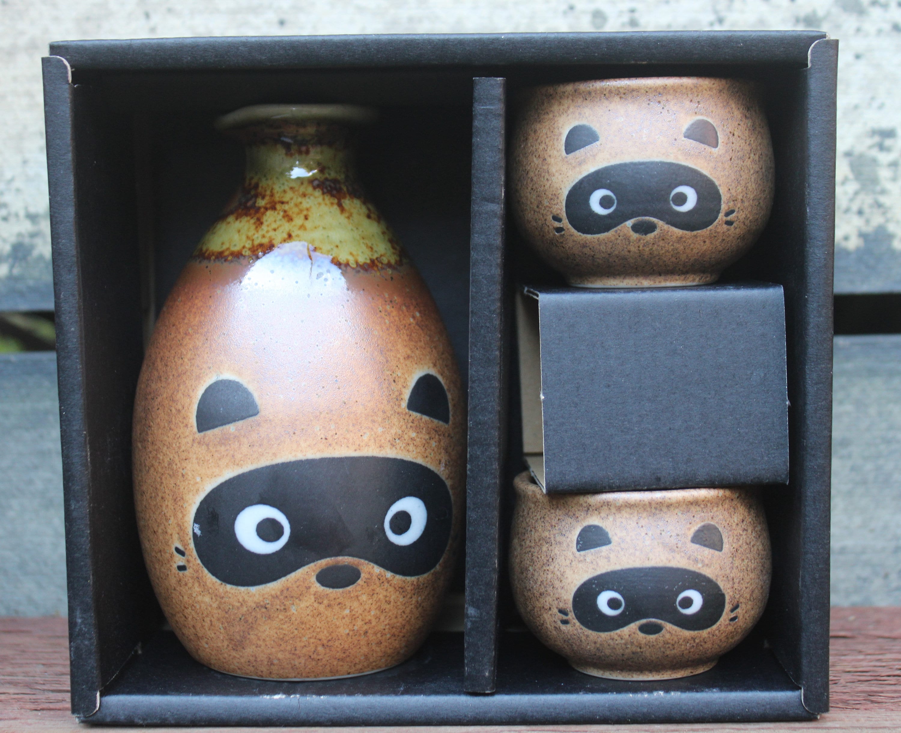 Drinkware Pitchers & Drinking Sets Racoon Sake Set North America