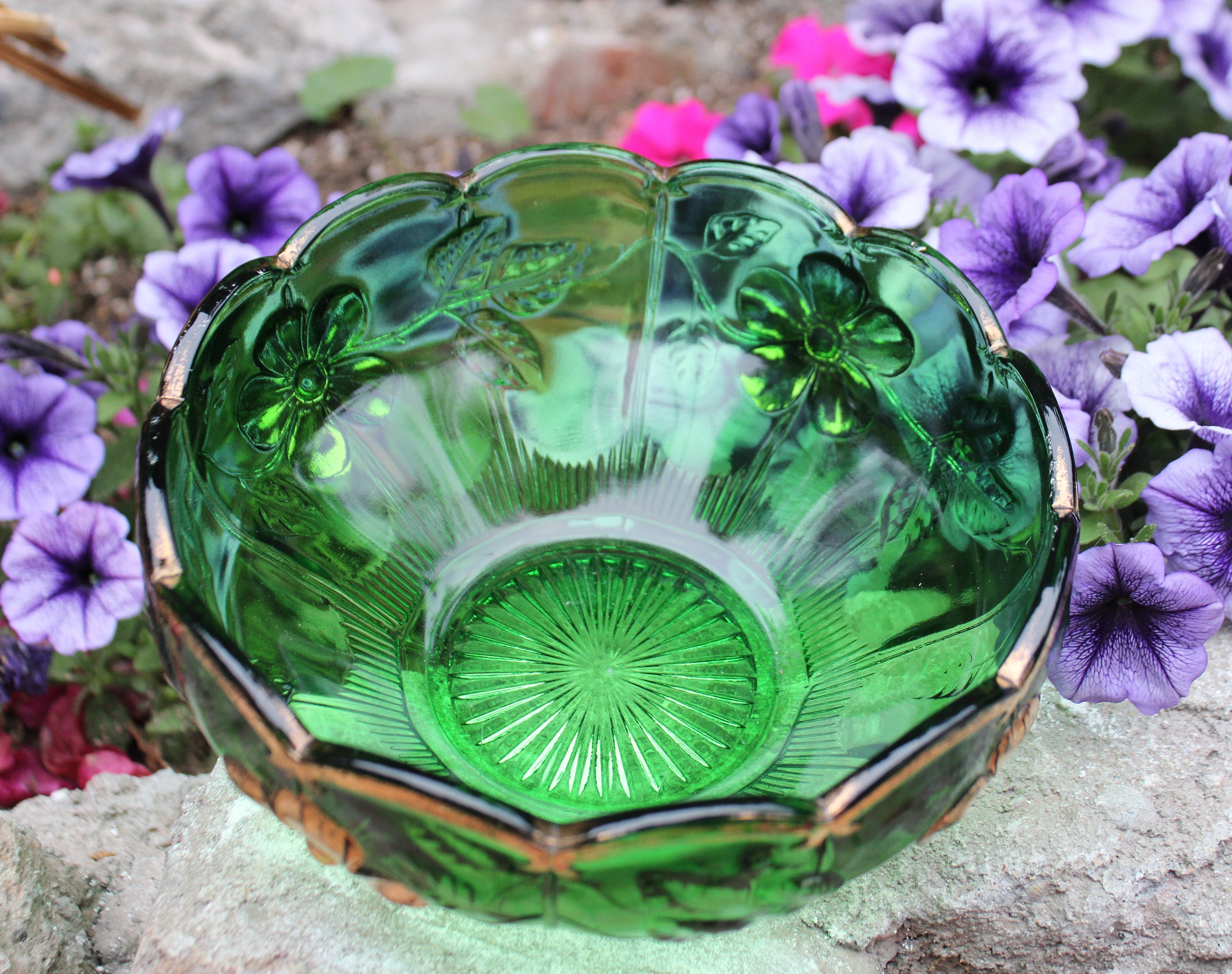 Large Vintage Decorative Glass Serving Fruit Bowl - Clear/Green