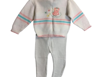 Childwise vintage babygebreide babytrui set van 3 m witroze broek met teddybeervoet