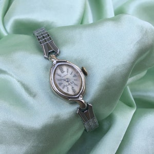 Working White Gold Ladies Watch, Mid Century Wrist Watch, 50s/60s 28 Jewels, Dainty, Mechanical, Wind Up Watch, Running.