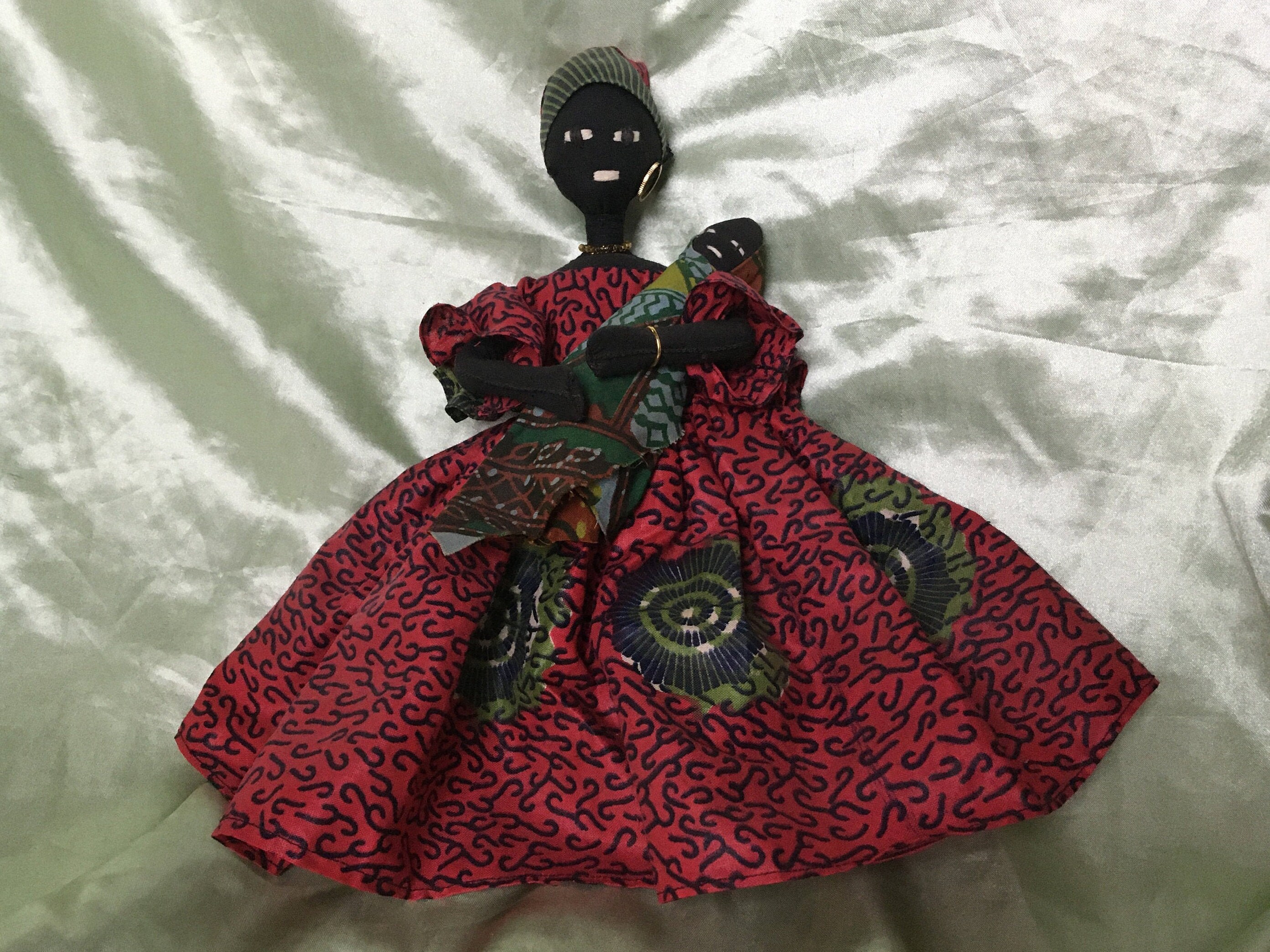 Afrikaanse stoffen pop, Doula, verloskundige, nieuwe moeder cadeau,  beweegbare Afrikaanse pop met baby, Afrikaanse kunstpop - Etsy België, image size:2785x2089