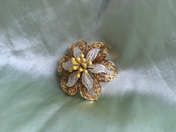 Vintage 1940s, 1950s, 1960s Flower Pin, Filigree … - image 9