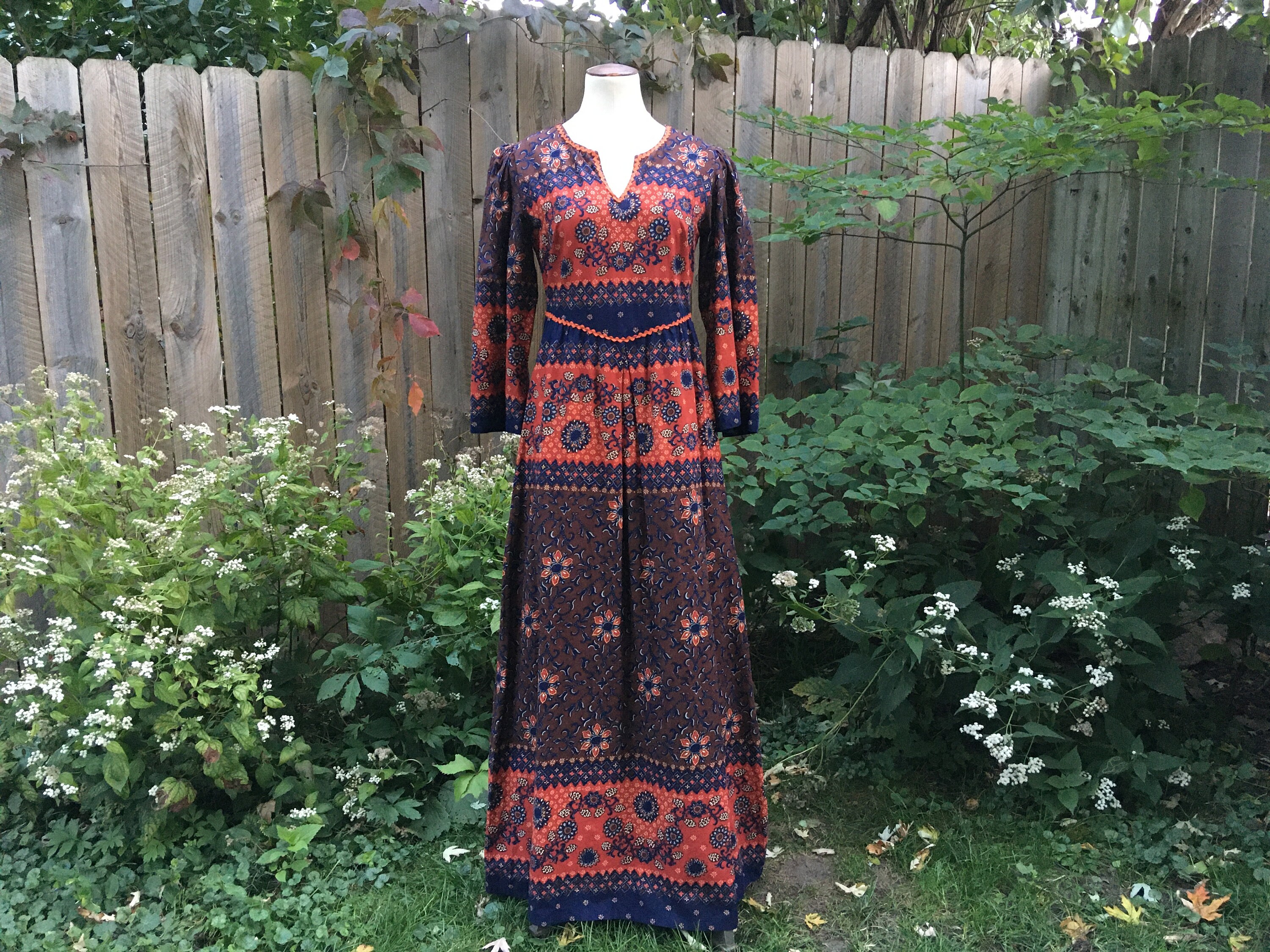 Vintage 70s Indian Dress, Novelty Print Salwar Style Maxi, Indian Cottagecore Dress, 1970s Prairie Bold Print Dress, Cottagecore Phool