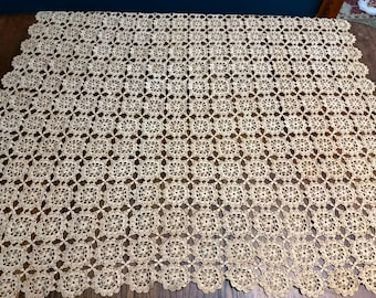 Vintage Handmade Off White / Ivory Lace Tatting Twin Bed Coverlet