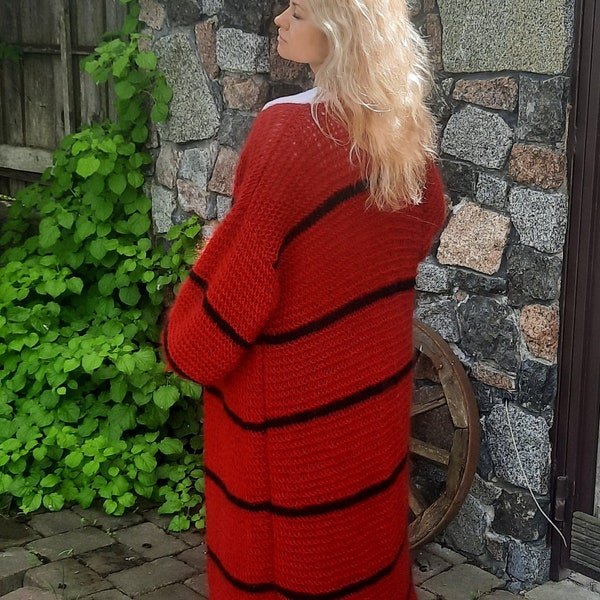 Maxi cardigan rouge bohème Cardigan long en mohair Cardigan en laine tricotée Cardigan long en laine Cardigan en tricot Boho rouge avec rayures noires Cardigan