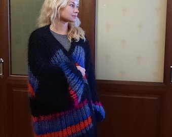 Zwart grofgebreid mohairvest, gestreepte oversized trui