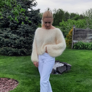 Suéter de mohair ligero, suave y acogedor, suéter tejido a mano, suéter de punto grueso, suéter esponjoso, suéter de lana, suéter de mohair color leche blanco