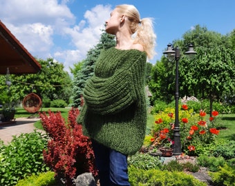 Weicher kuscheliger übergroßer grüner Mohairpullover, handgestrickter Pullover, grobstrick Pullover, flauschiger Pullover, Wollpullover, grüner Volumenpullover