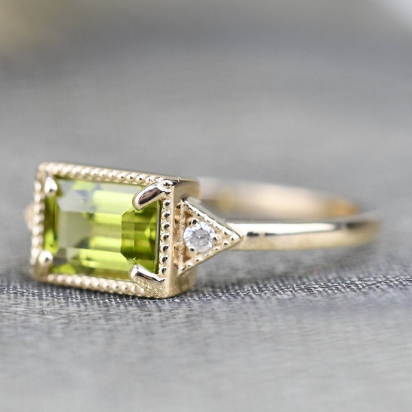 Art deco Design Vintage Peridot Ring Solid 14k Gold Engagement Ring