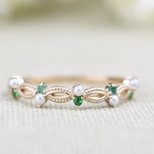 Art Deco Fresh Pearl and Emerald Solid 14k Gold Wedding Band