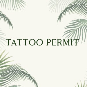 Könnte beinhalten: Ein weißer Hintergrund mit grünen Palmenblättern an den Rändern. Der Text "TATTOO PERMIT" befindet sich in der Mitte des Bildes.
