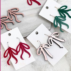 Swag Drape Loopy Bow, kolczyki z kokardką w kształcie kokardy w formacie SVG, akrylowy plik do pobrania laserowo Scrapbuster, świąteczne ozdoby kokardkowe