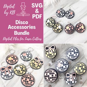 Könnte beinhalten: Ein digitales Download-Paket mit SVG- und PDF-Dateien zum Laserschneiden von Discokugel-Accessoires. Das Paket enthält Ohrringe, Schlüsselanhänger und Ausweishalter mit verschiedenen Farboptionen und Designs, darunter ein Stern, eine Schleife und eine Discokugel.