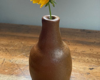 Ceramic Vase, Small Vase, Single Stem Vase, Handcrafted Ceramics, Australian Ceramics, Dainty Vase, Vase, Ceramics, Functional Ceramics.