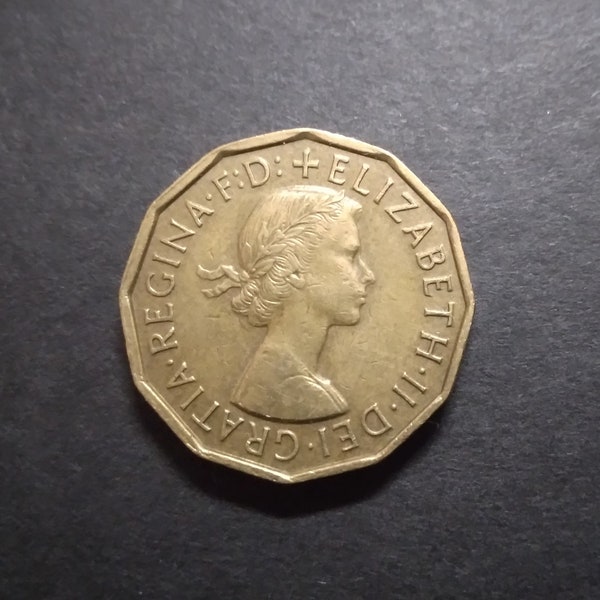 Great Britain - Queen Elizabeth II 1959 Brass Threepence - Ref #E59-1 Circulated