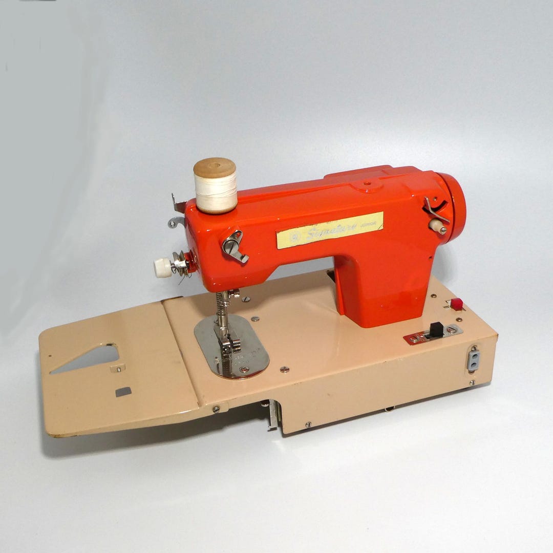 Vintage Signature Junior Child-sized Regular Stitch Hand Crank Sewing ...