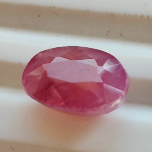 4,30 karaat ovale robijnrode edelsteen, onbehandelde rode ster