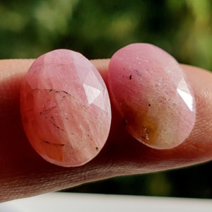Safirpar i roséguld: 15,85 ct ovala fasetterade ädelstenar