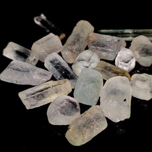AQUAMARINE ROUGH GEMSTONE 18Ct Untreated Aquamarine Raw Material Rough Crystal Rough Loose Gemstone Aquamarine Rough Size 10x3 To 4x3MM