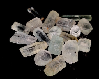 18Ct Aquamarine Rough Gemstone, Raw Crystal (10x3 To 4x3MM)