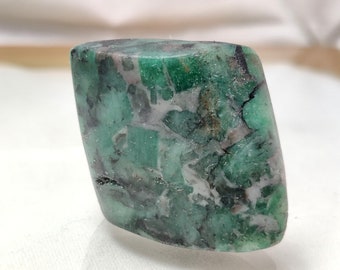 GREEN EMERALD ROUGH Loose Gemstone 102Ct 100% Natural Unheated Untreated Emerald Rough Specimen Raw Material Emerald Rough Making 29x30x13