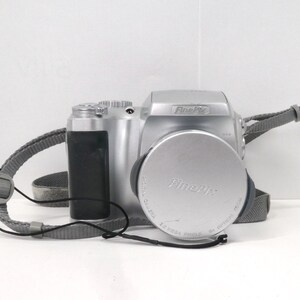 Fujifilm Finepix S3000 3.2MP Digital Camera, with 6x Optical Zoom, Made in Japan image 3