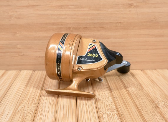 Vintage Shakespeare 2062 Fishing Reel, Spincast Reel, Made in