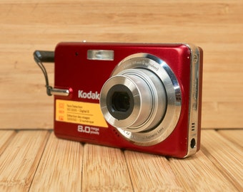 Kodak EasyShare M883 8MP, 3x Optical Zoom, Digital Camera, Red