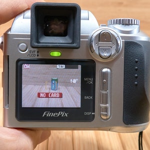 Fujifilm Finepix S3000 3.2MP Digital Camera, with 6x Optical Zoom, Made in Japan image 3