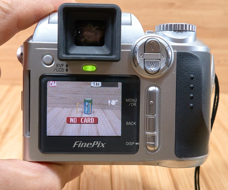 Fujifilm Finepix S3000 3.2MP Digital Camera, with 6x Optical Zoom, Made in Japan image 3