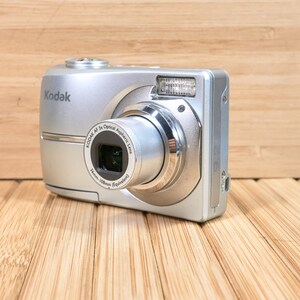 Kodak EasyShare C913 9.2MP 3X Optical Zoom Digital Camera (silver)