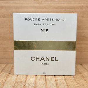 A vintage boxed Chanel No 5 Poudre Après Bain bath powder