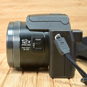 Panasonic Lumix DMC-FZ10 4MP Digital Camera, 12x Optical Zoom, Image Stabilization, Made in Japan image 7