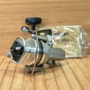 Vintage Daiwa 9300D Spin Casting Freshwater Fishing Reel, Made in Korea 