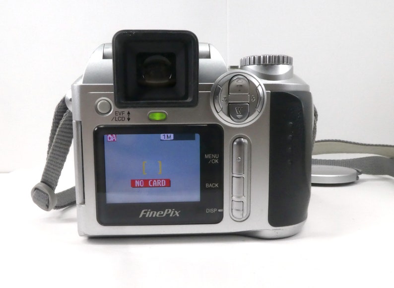 Fujifilm Finepix S3000 3.2MP Digital Camera, with 6x Optical Zoom, Made in Japan image 4