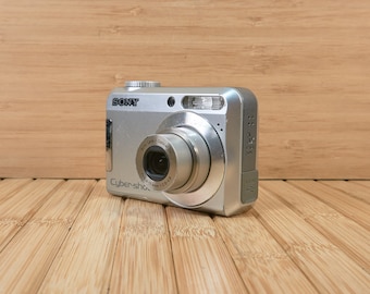 Sony Cybershot DSC-S650 7.2MP Digital Camera, with 3x Optical Zoom