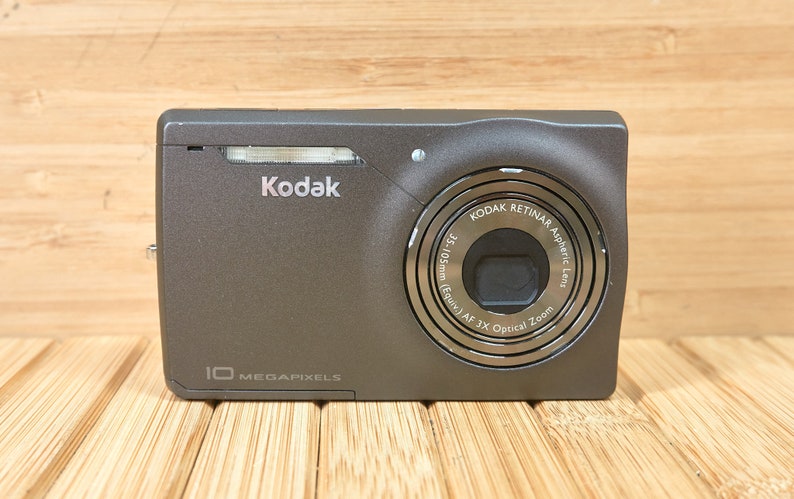 Kodak Easyshare M1033 10 MP Digital Camera with 3xOptical Zoom Bronze image 2