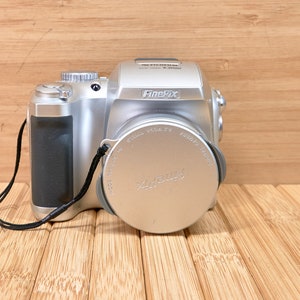 Fujifilm Finepix S3000 3,2MP Digitalkamera, mit 6fach optischem Zoom, Made in Japan Bild 2