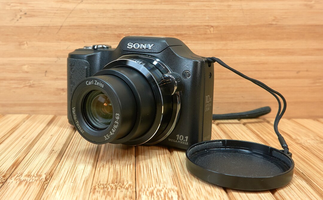 Sony Cybershot DSCH20 10 MP Digital Camera, Image Stabilization, 10x